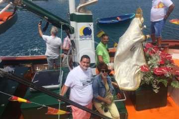 Procesión terrestre-marítimo de la Virgen del Carmen por la bahía de Melenara (Foto TA)
